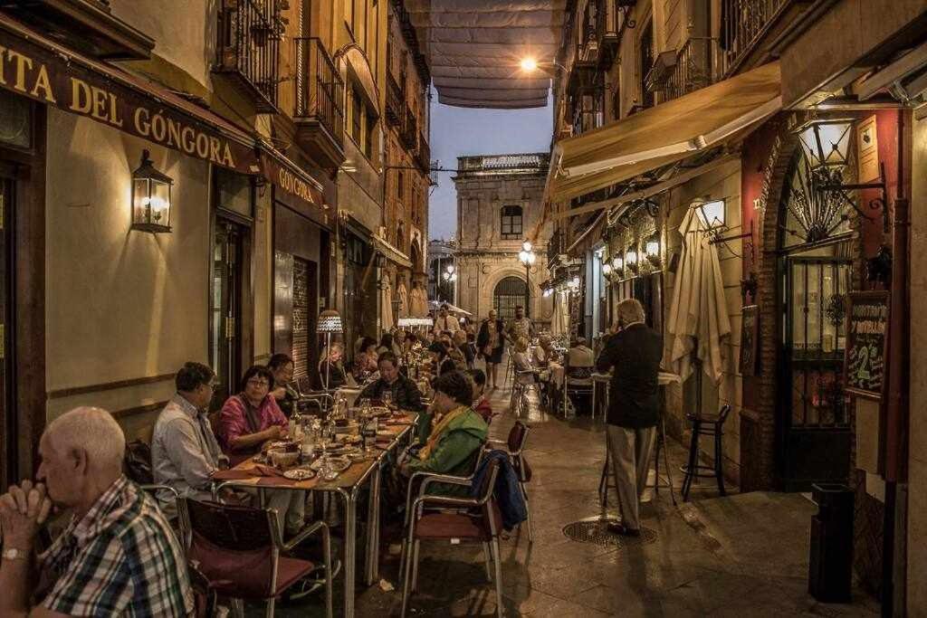 Atico Con Piscina Junto Catedral De Sevilla Exteriör bild