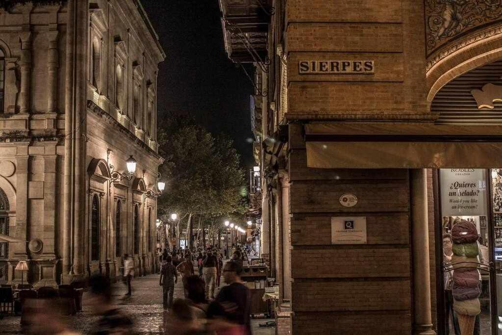 Atico Con Piscina Junto Catedral De Sevilla Exteriör bild