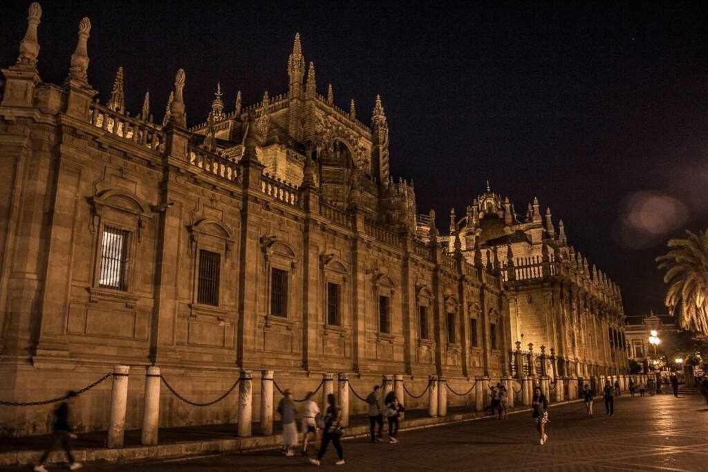 Atico Con Piscina Junto Catedral De Sevilla Exteriör bild